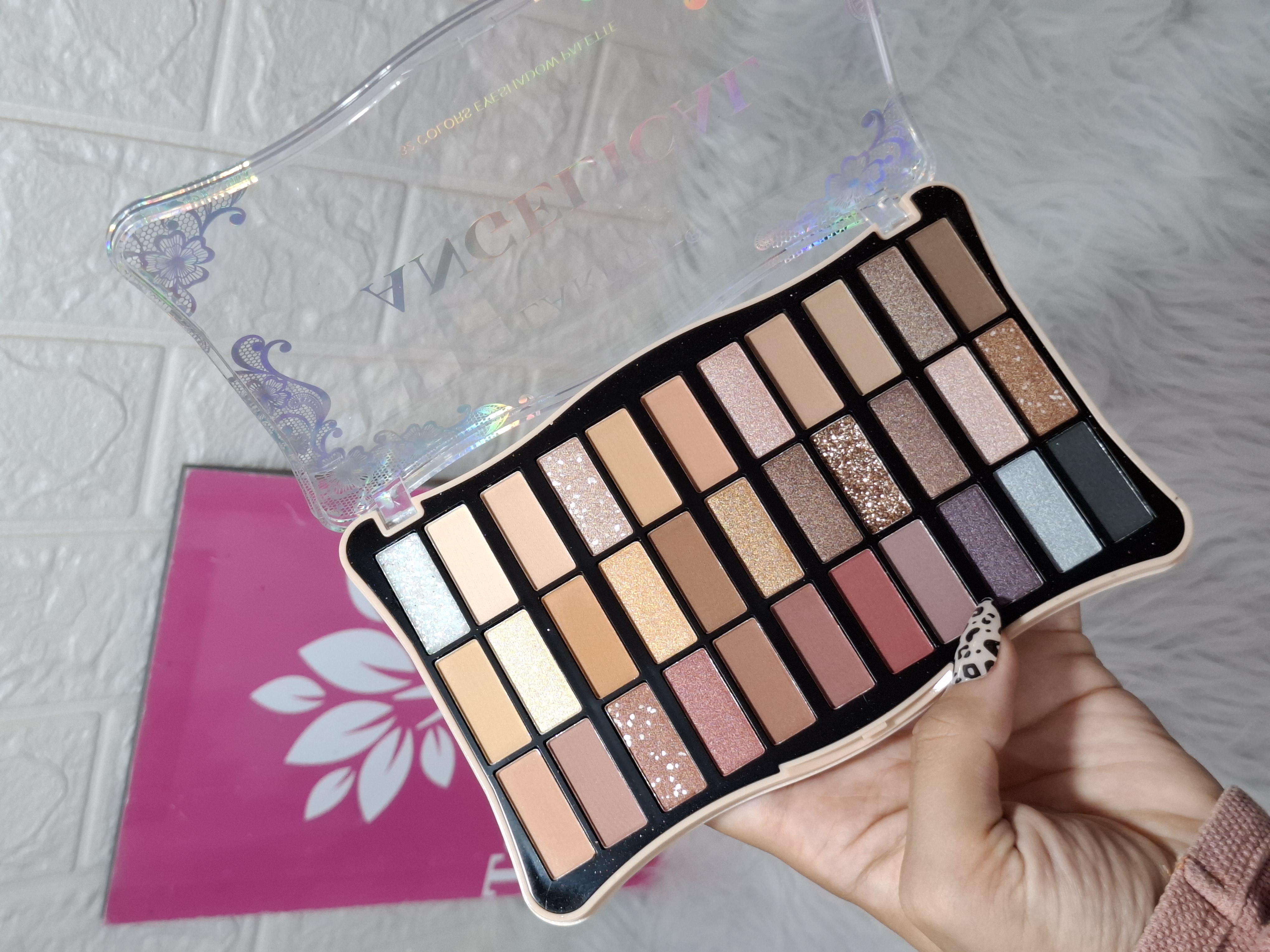 Lareine Eyeshadow Palette – Original (33 Nude Shades)